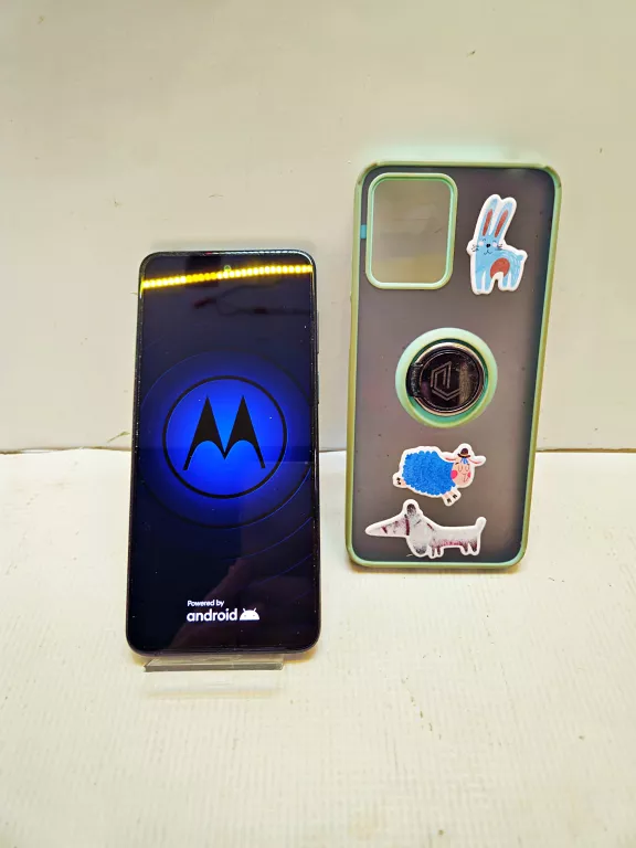 TELEFON MOTOROLA MOTO G13 ETUI D/S 128/4 WYGIĘTY