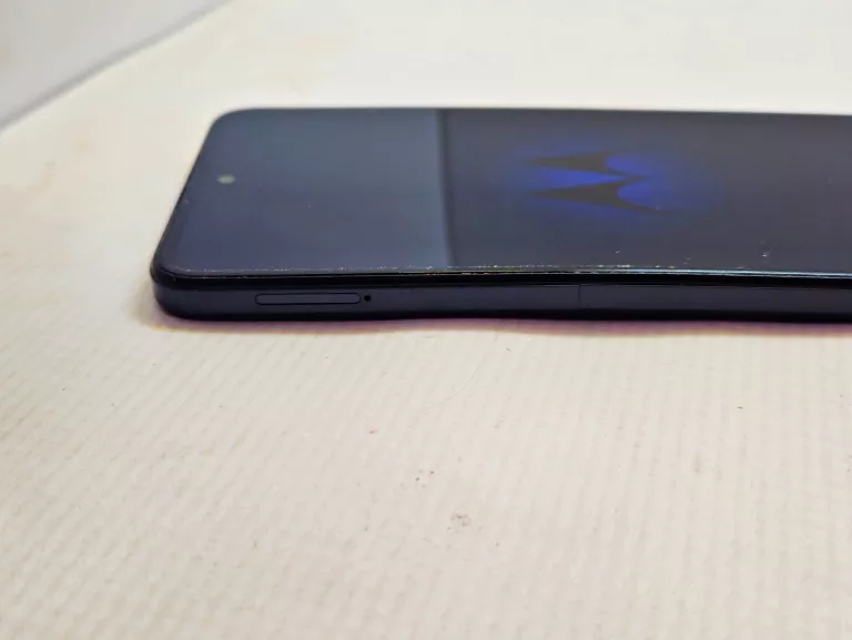 TELEFON MOTOROLA MOTO G13 ETUI D/S 128/4 WYGIĘTY