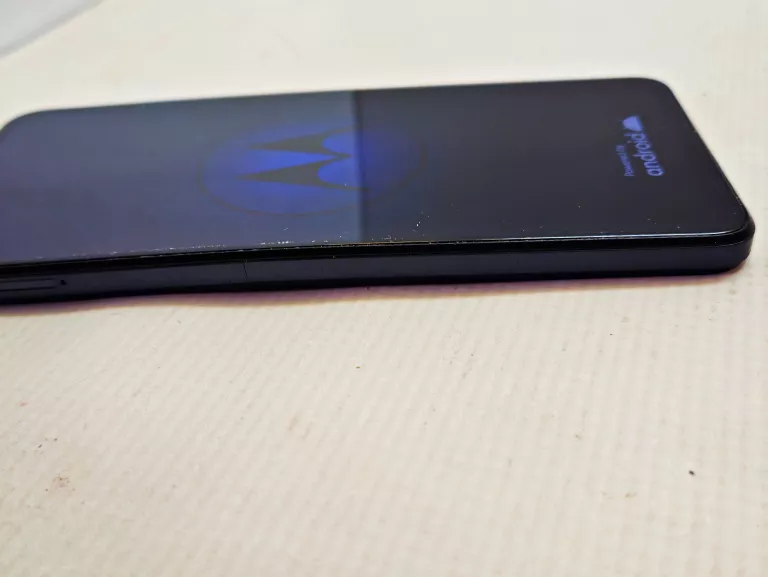 TELEFON MOTOROLA MOTO G13 ETUI D/S 128/4 WYGIĘTY