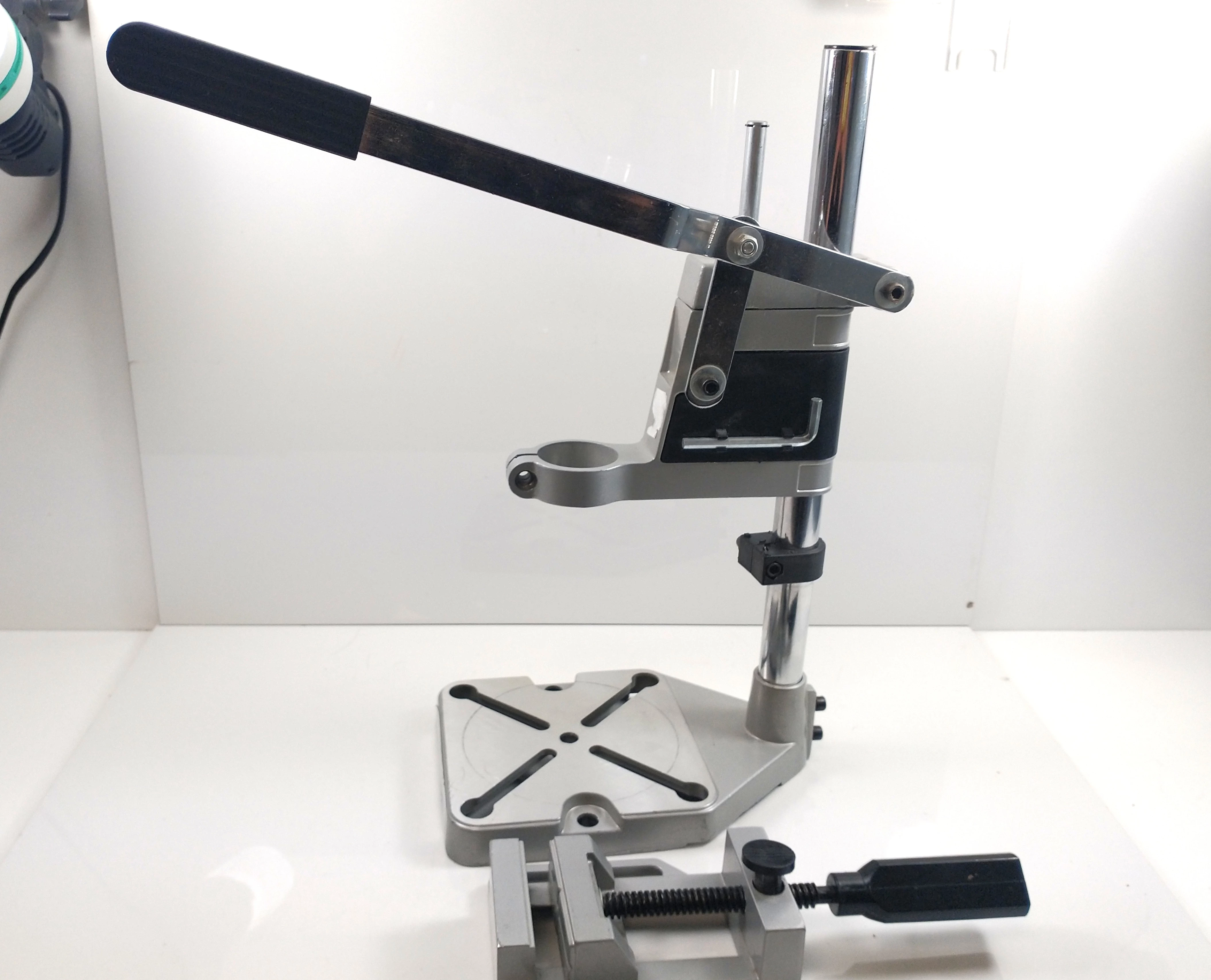 statyw-do-wiertarki-stojak-z-imadlem-maszynowym-ean-gtin-0617410435492