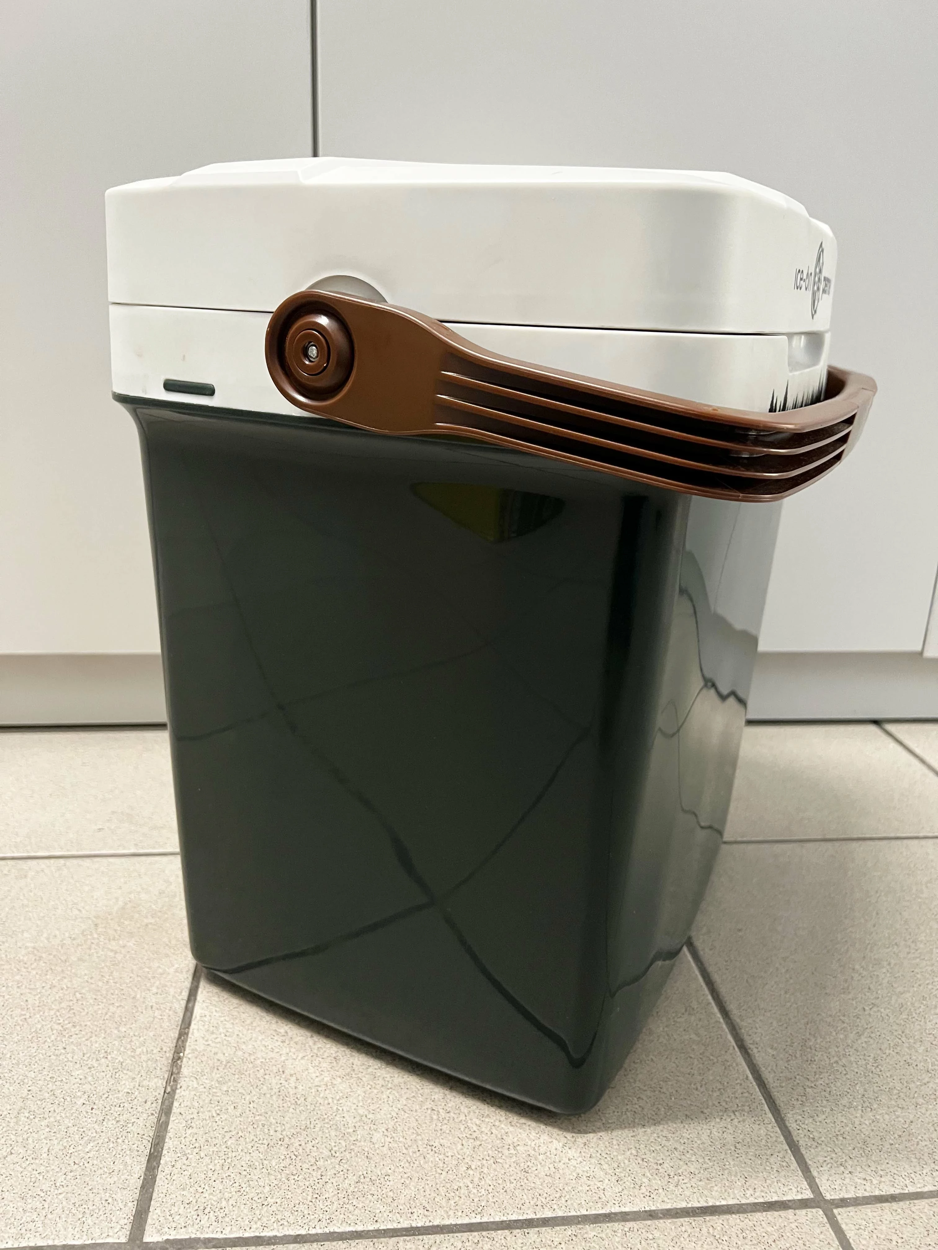 lodowka-turystyczna-peme-ice-on-essential-23l-12230v-stan-11323-2