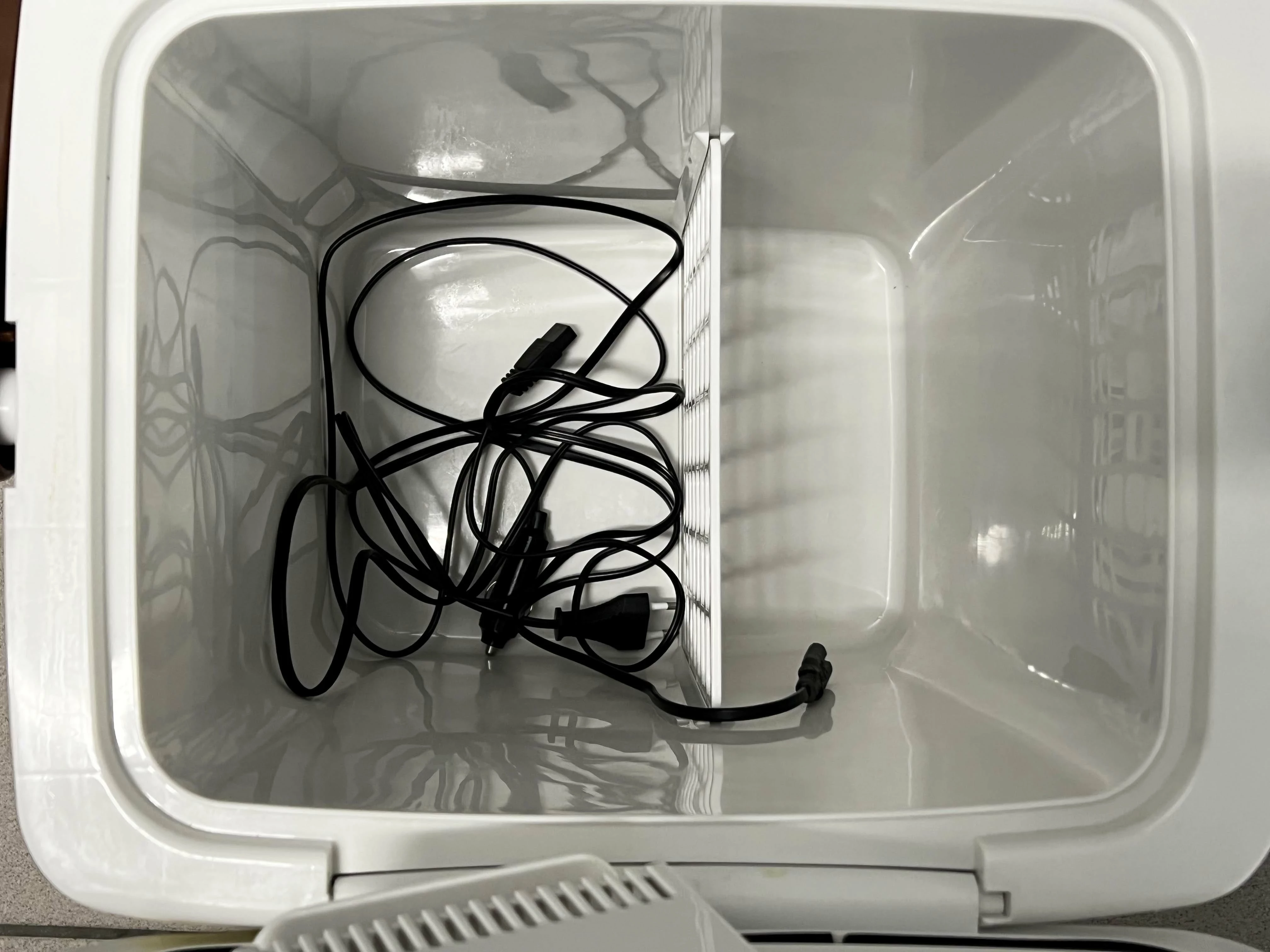 lodowka-turystyczna-peme-ice-on-essential-23l-12230v-pojemnosc-208334-235778