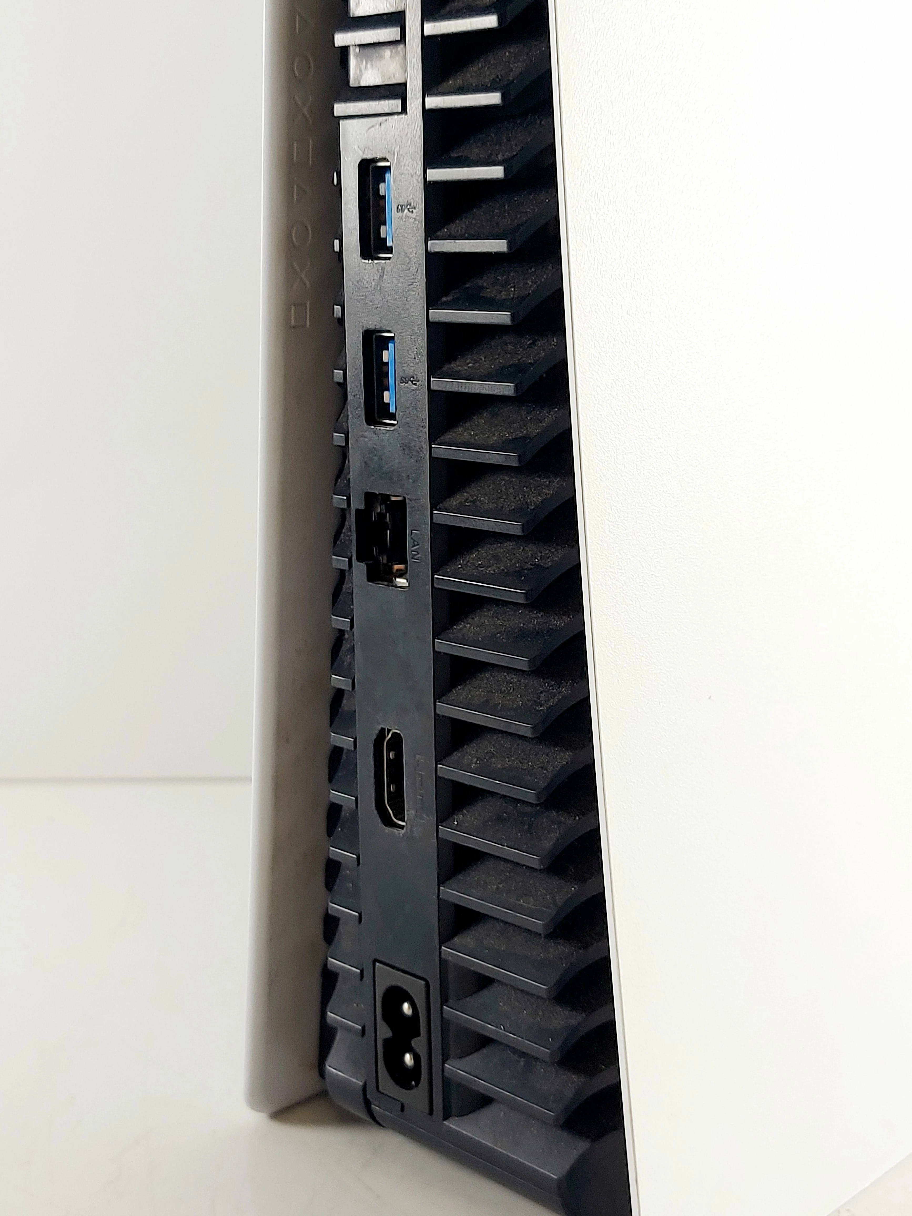 konsola-ps5-slim-1tb-z-napedempad-ean-gtin-711719020172