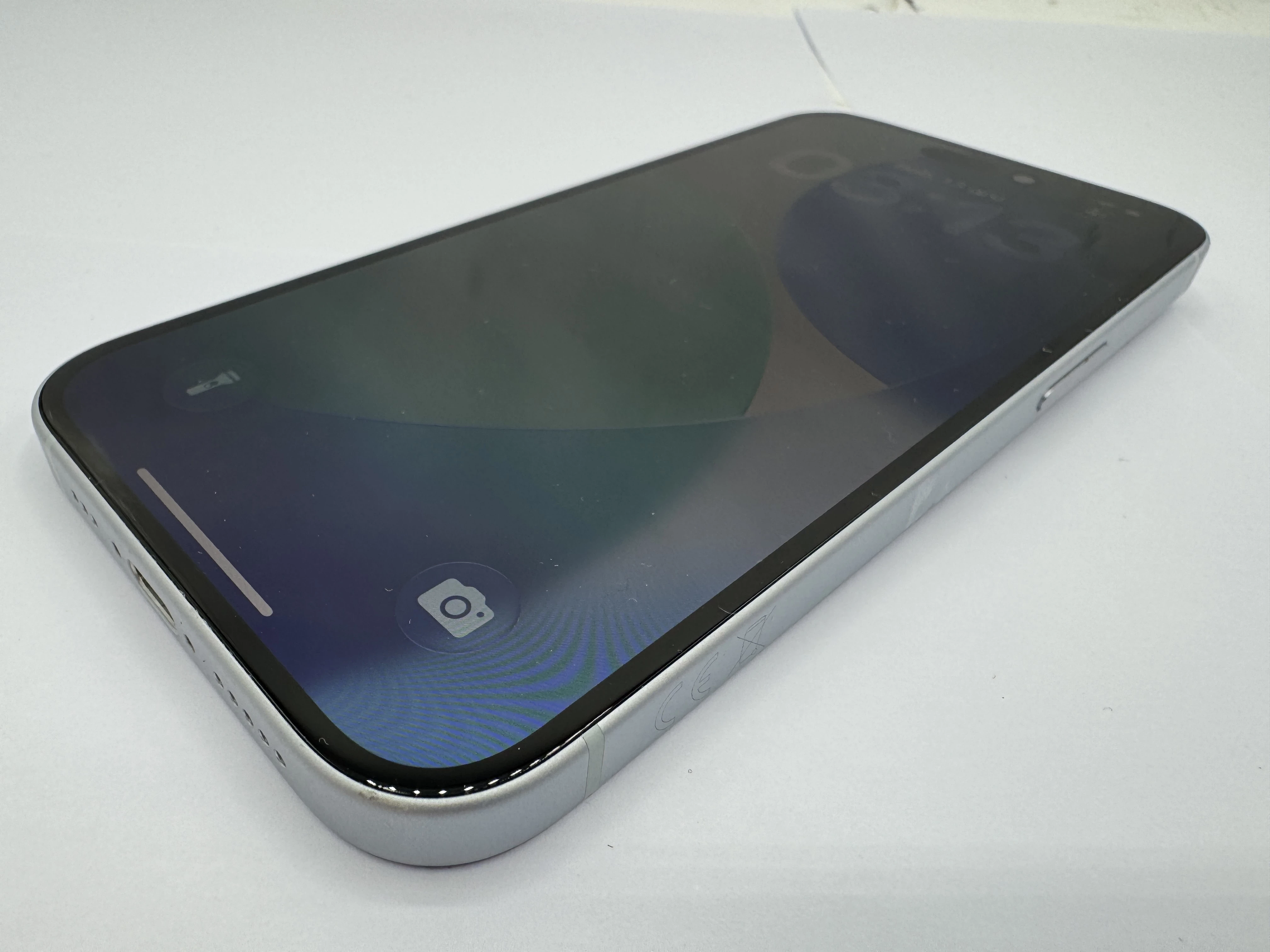 telefon-iphone-15-bialy-100-bat-6128gb-ean-gtin-195949036477