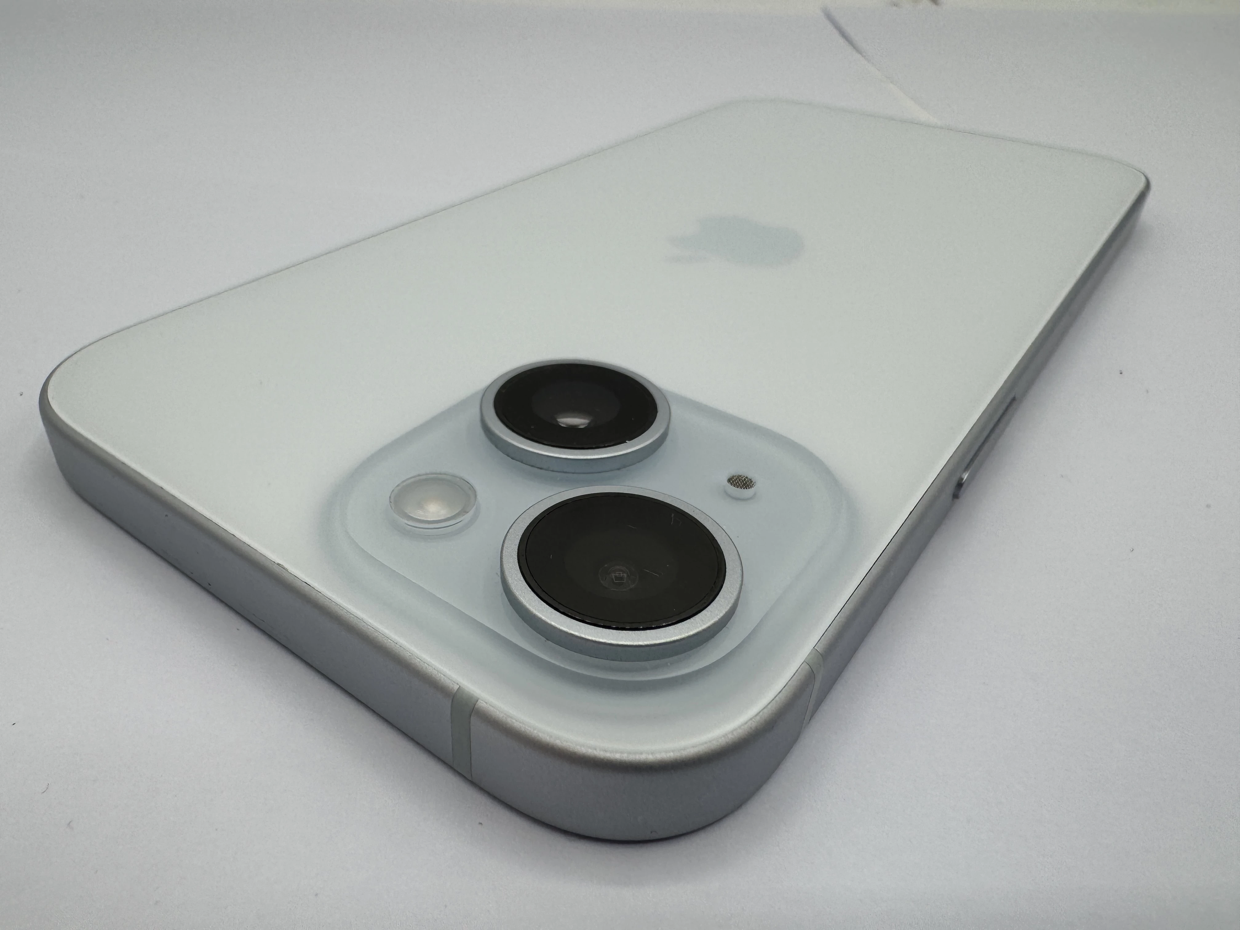 telefon-iphone-15-bialy-100-bat-6128gb-stan-11323-2