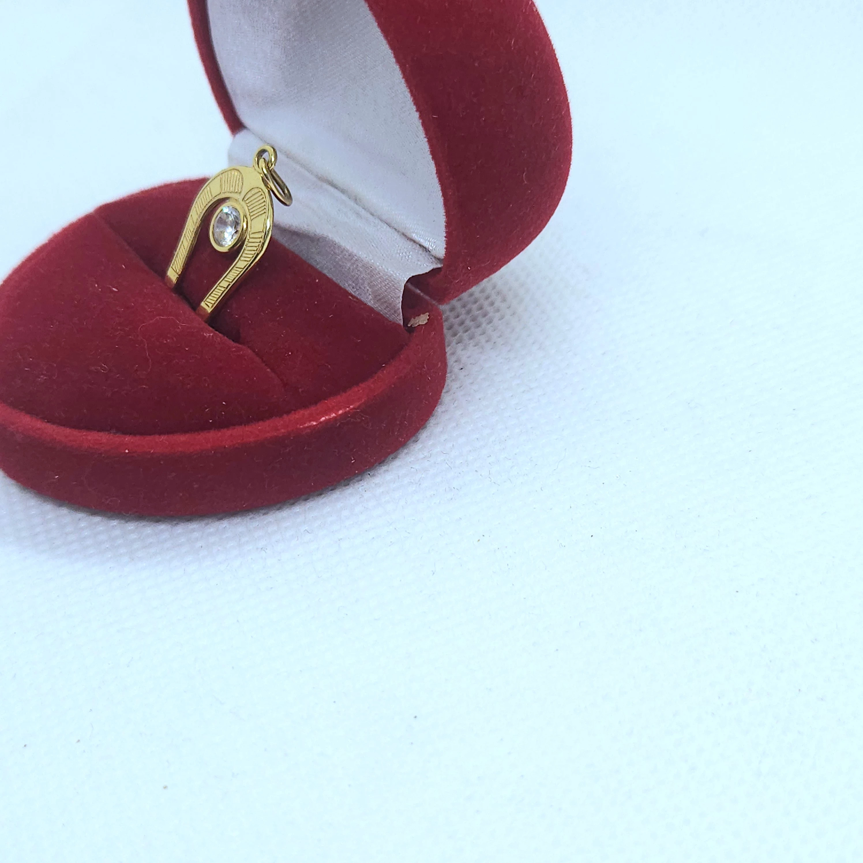 zlota-zawieszka-podkowa-z-kamyczkiem-p585-112-g-stan-11323-2