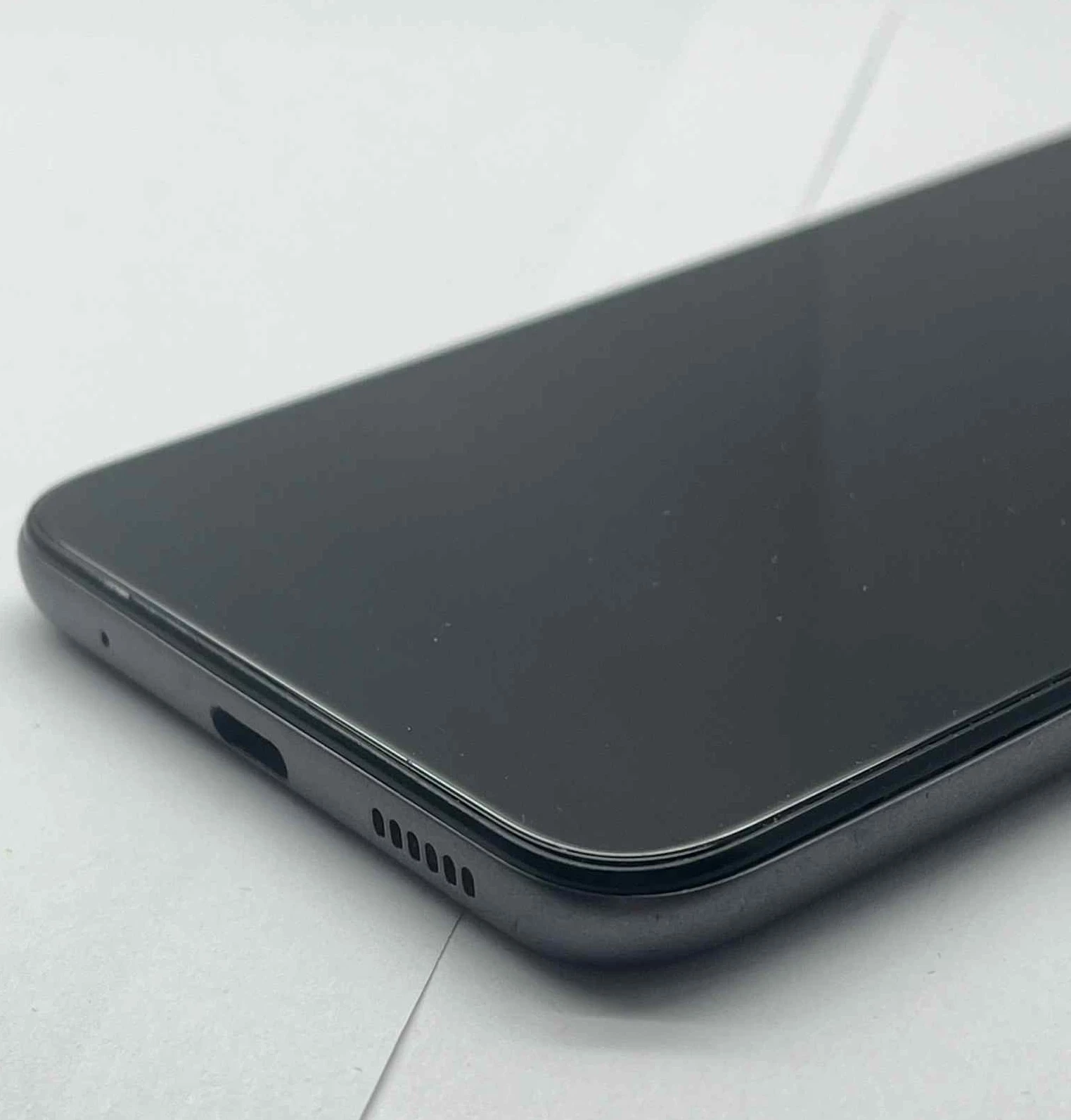 telefon-motorola-moto-e20-232gbpekniecie-na-aparacie-kod-producenta-pasy0005pl