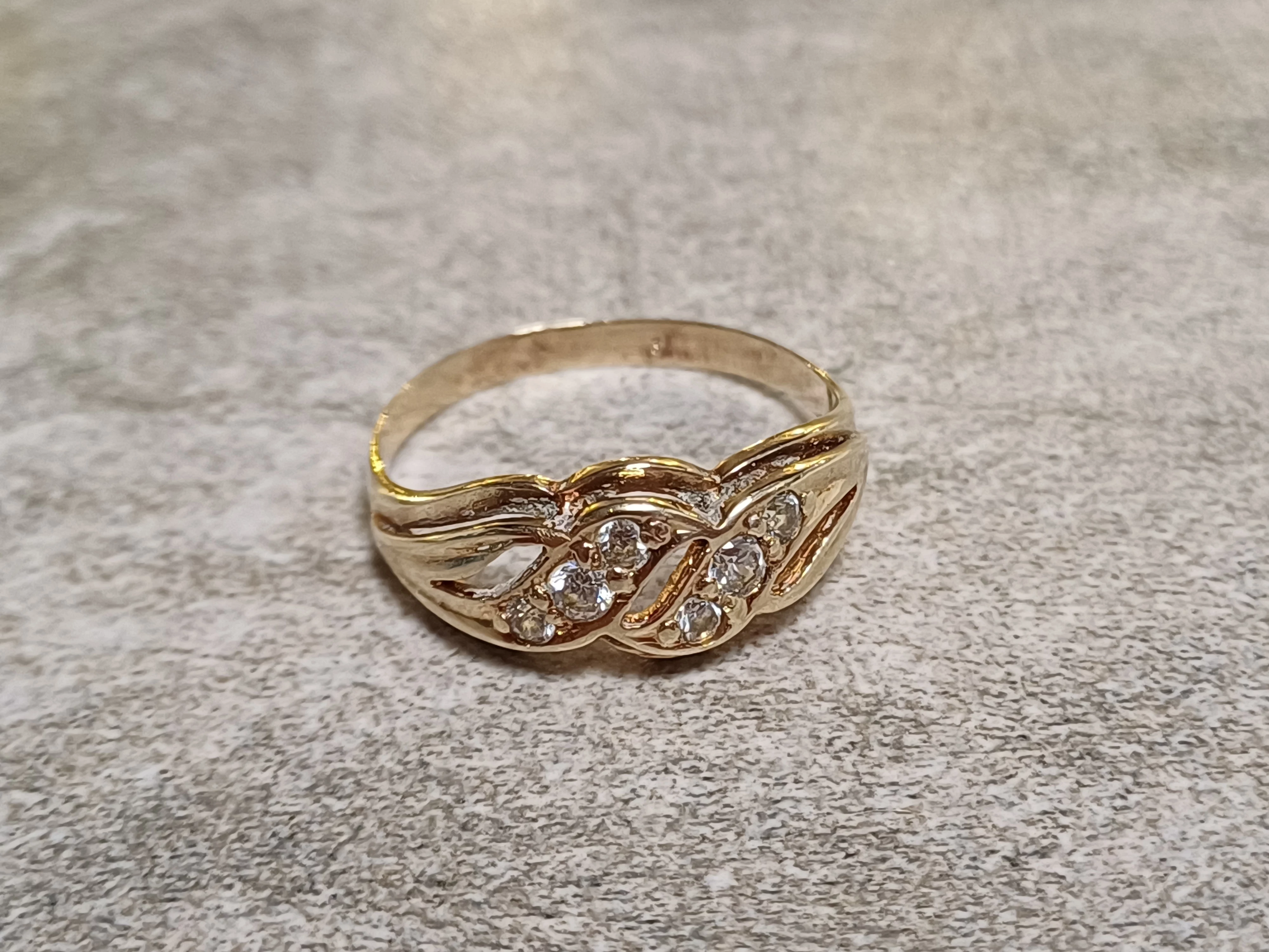 zloty-pierscionek-z-cyrkoniami-p585-r-18-246g-ean-gtin-1231231233