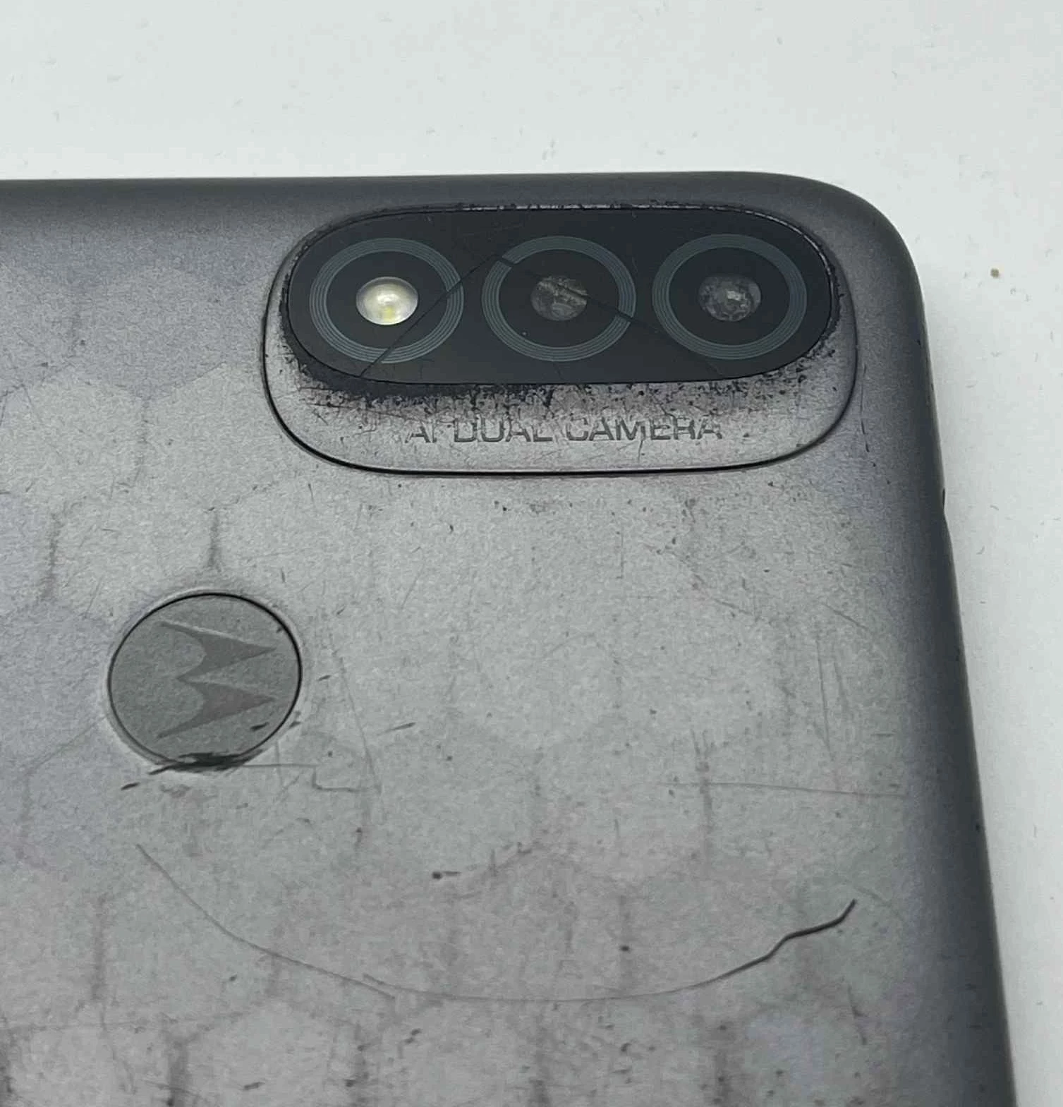 telefon-motorola-moto-e20-232gbpekniecie-na-aparacie-typ-202685-212929