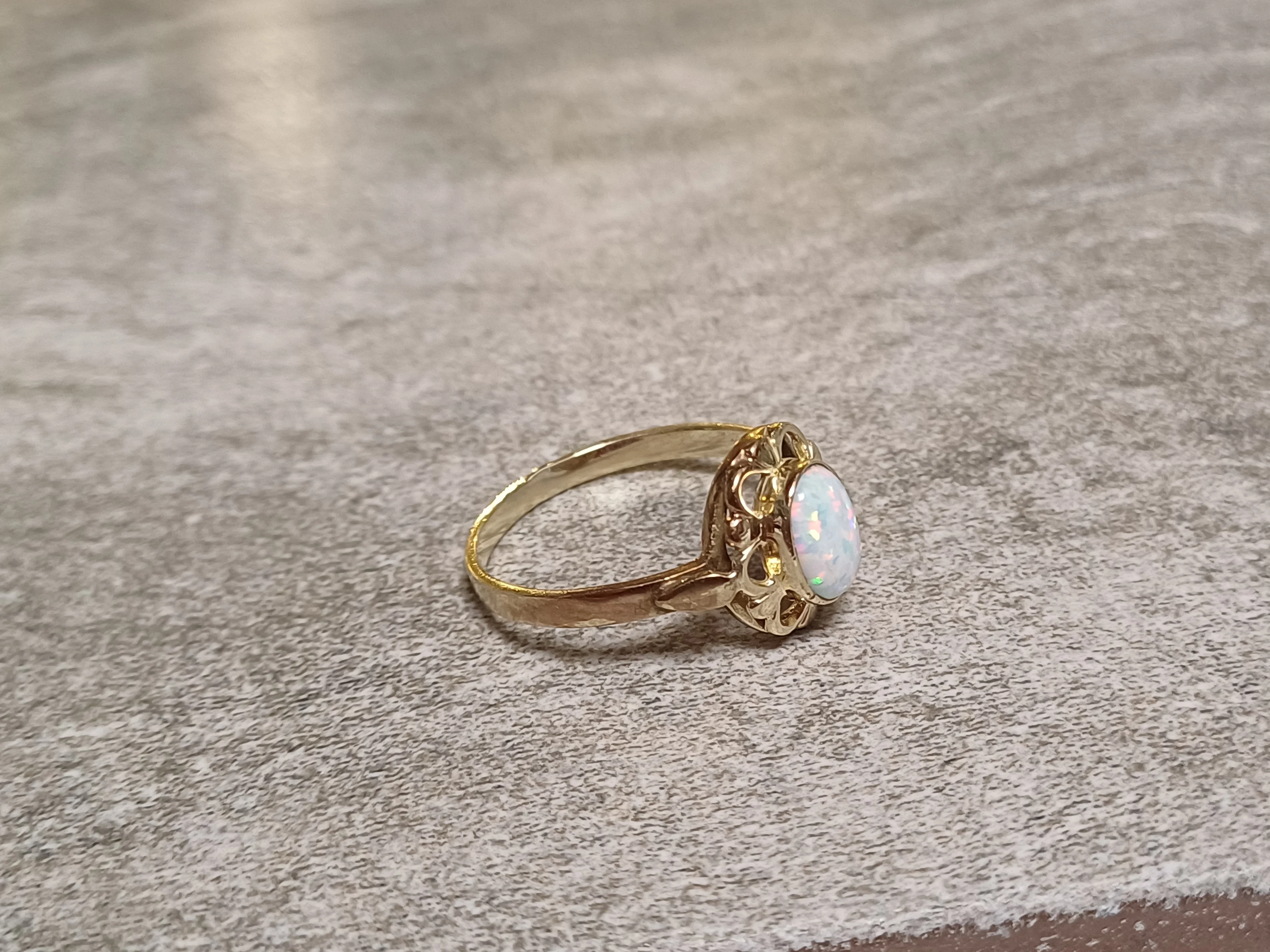 zloty-pierscionek-z-kamieniem-p585-rozmiar-19-252g-waga-252