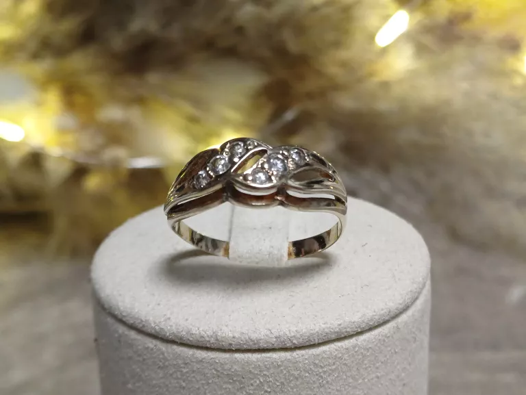 zloty-pierscionek-z-cyrkoniami-p585-r-18-246g-material-15835-2