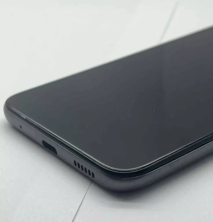 telefon-motorola-moto-e20-232gbpekniecie-na-aparacie-kod-producenta-pasy0005pl