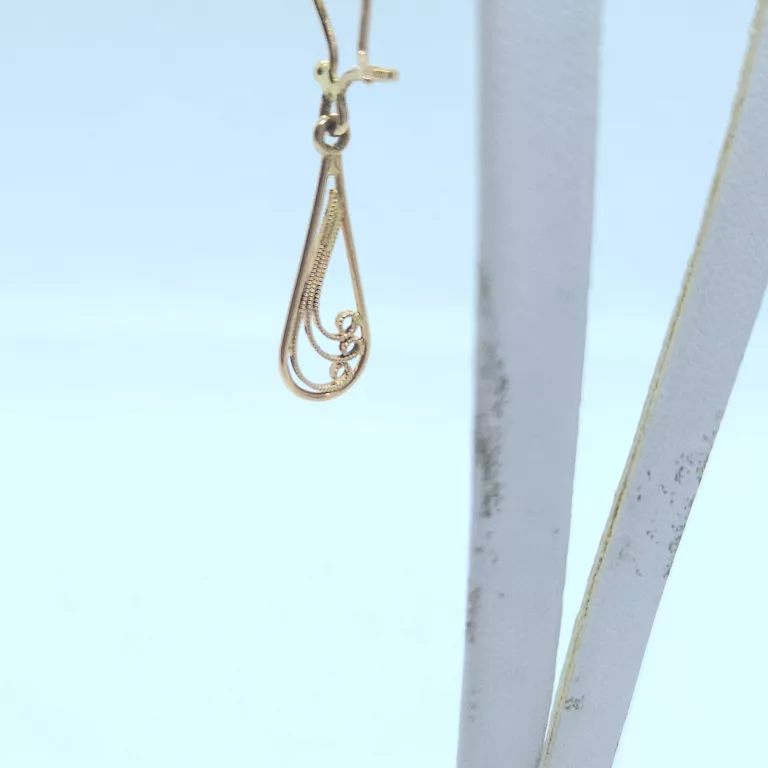 klasyczne-wiszace-zlote-kolczyki-p585-191-g-material-15835-2