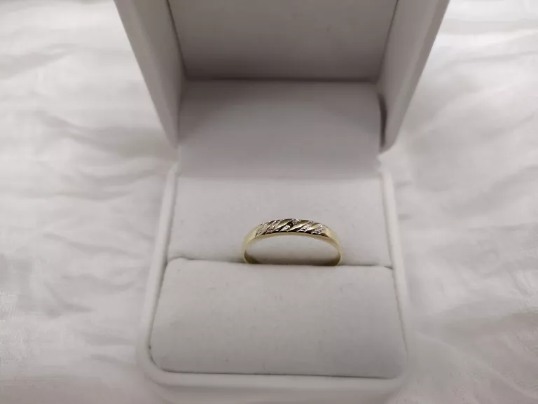 ZŁOTY  PIERŚCIONEK 585 1,07G R20