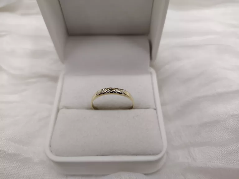 ZŁOTY  PIERŚCIONEK 585 1,07G R20