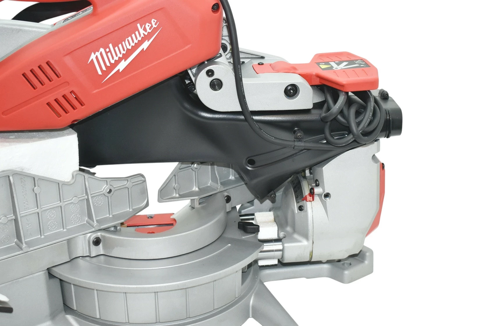 pila-ukosnica-milwaukee-ms304db-seria-ms-304-db