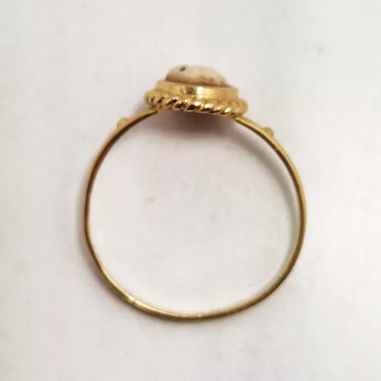 ZŁOTY PIERŚCIONEK [750; 1,6 G; R 14] KAMEO