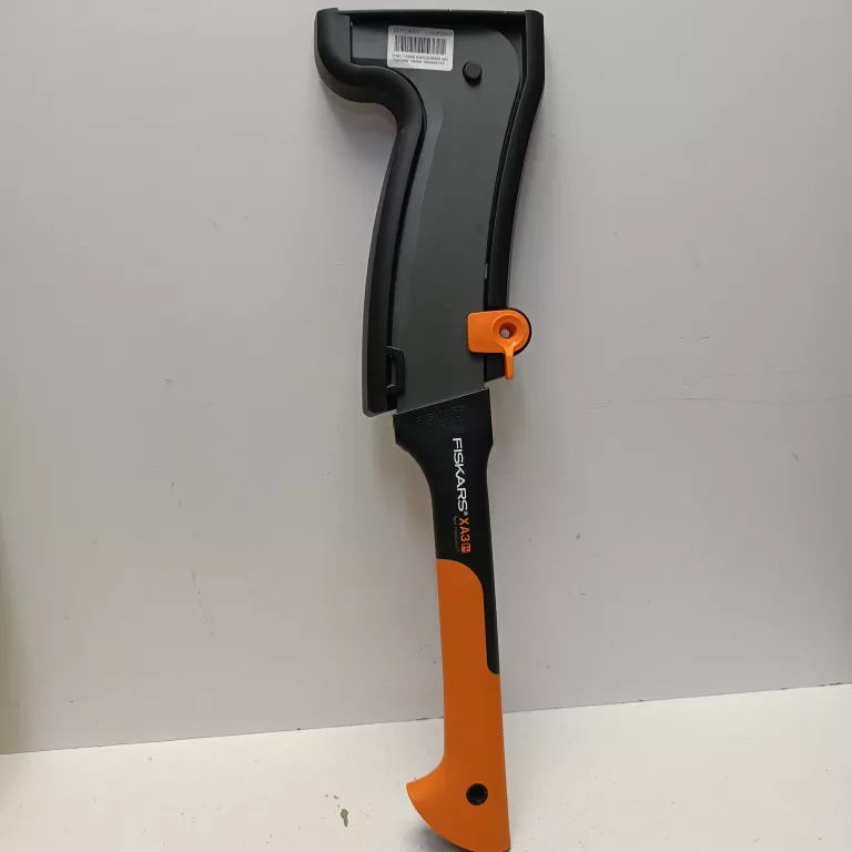 tasak-karczownik-xa3-fiskars-126004-1003609-fff-osiedle-teatralne-3u15-krakow