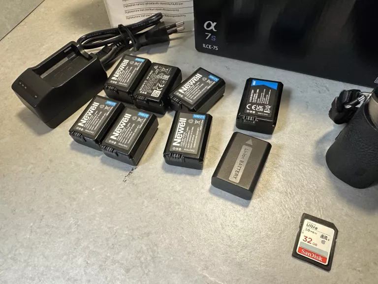APARAT SONY ALPHA A7S BODY (ILCE-7S)+ BATERIE ŁĄDOWARKAA PUDEŁKO