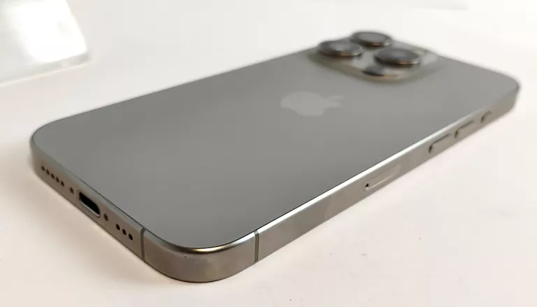 telefon-apple-iphone-15-pro-128gb-zadbany-bateria-89-system-operacyjny-4388-7
