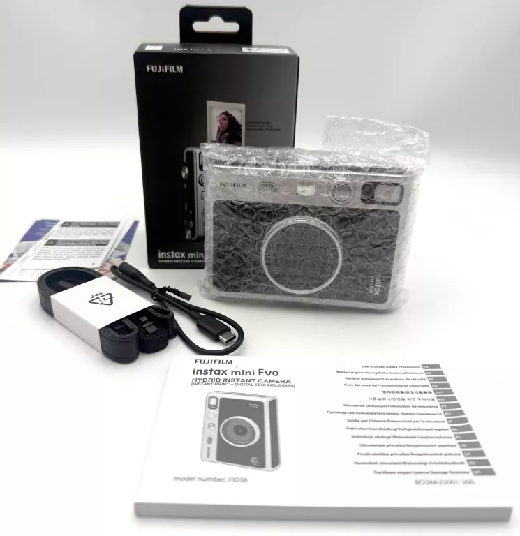 APARAT NATYCHMIASTOWY FUJIFILM INSTAX MINI EVO CZARNO-SREBRNY