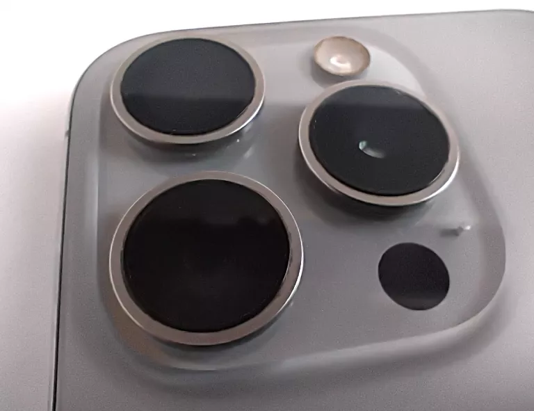 telefon-apple-iphone-15-pro-128gb-zadbany-bateria-89-wbudowana-pamiec-202869-214189