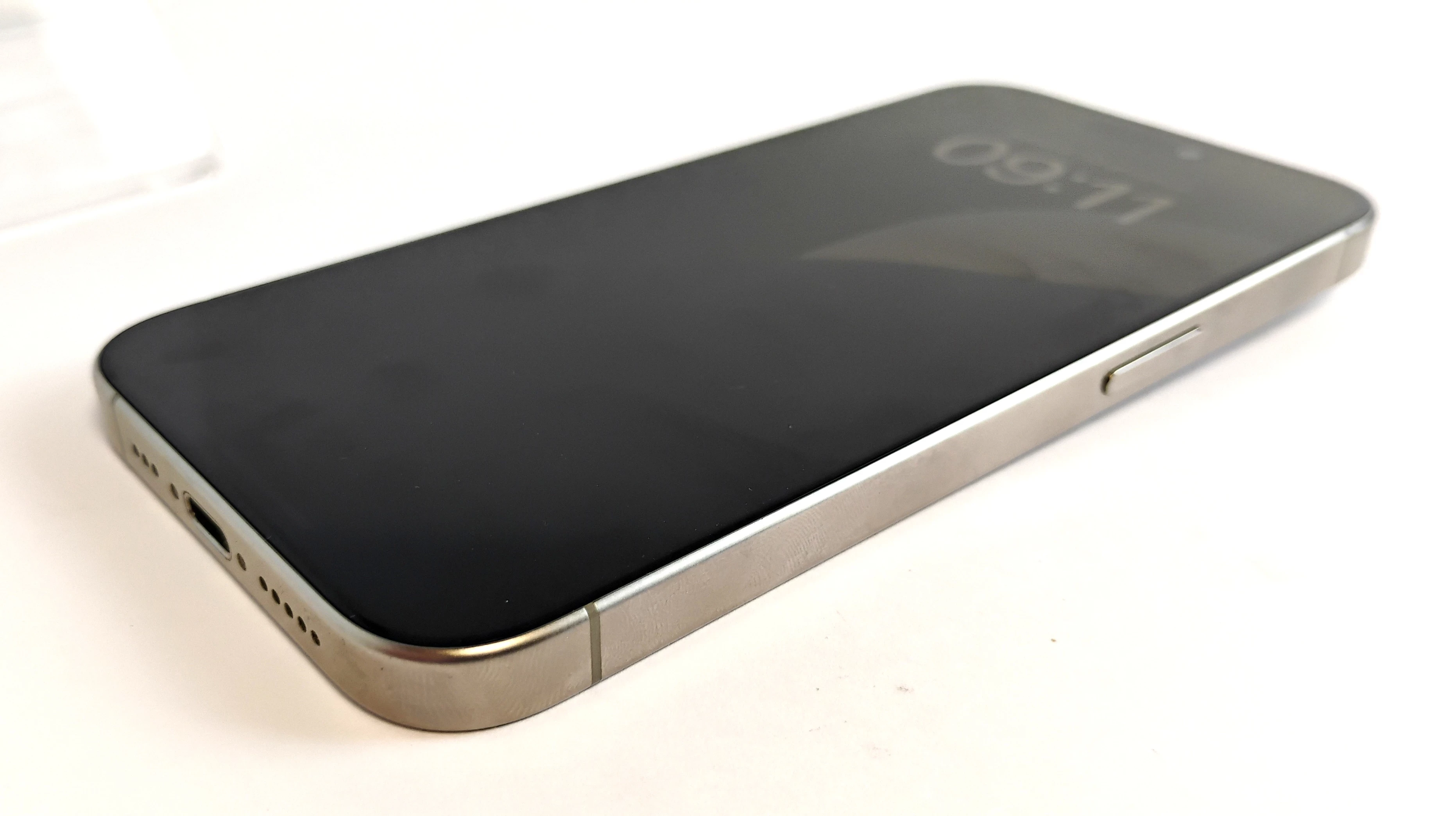 telefon-apple-iphone-15-pro-128gb-zadbany-bateria-89-pojemnosc-akumulatora-3650