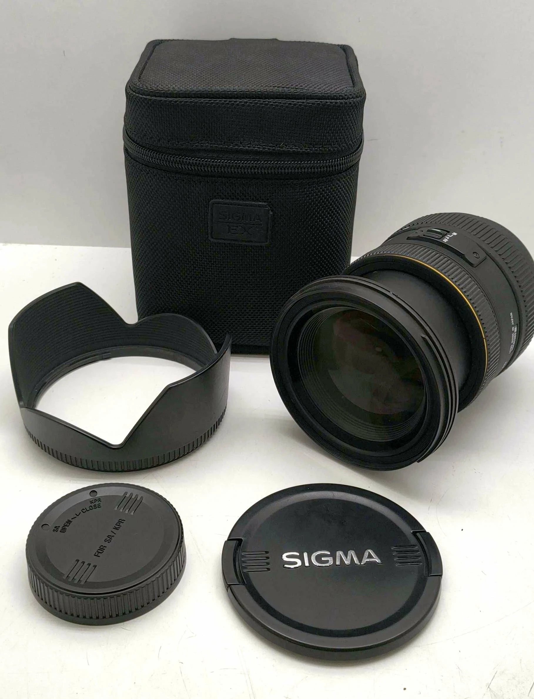obiektyw-sigma-do-pentax-sigma-24-70mm-128-dg-hsm-pokrowiec-meczennikow-8-radzionkow