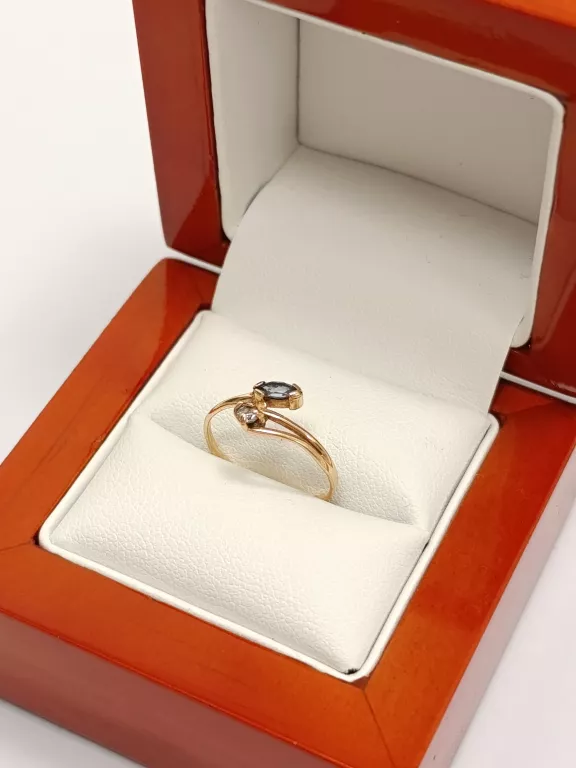 ZŁOTY PIERSCIONEK PR.585 R.8 0,9G