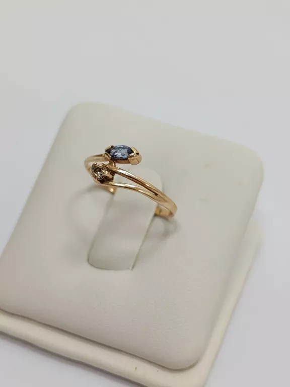 ZŁOTY PIERSCIONEK PR.585 R.8 0,9G