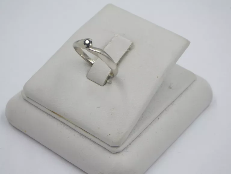 pierscionek-z-czarna-cyrkonia-biale-zloto-585-178g-r13-rodzaj-2205-16