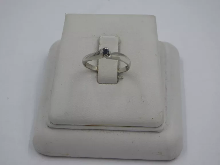 pierscionek-z-czarna-cyrkonia-biale-zloto-585-178g-r13-ean-gtin-5903772065367