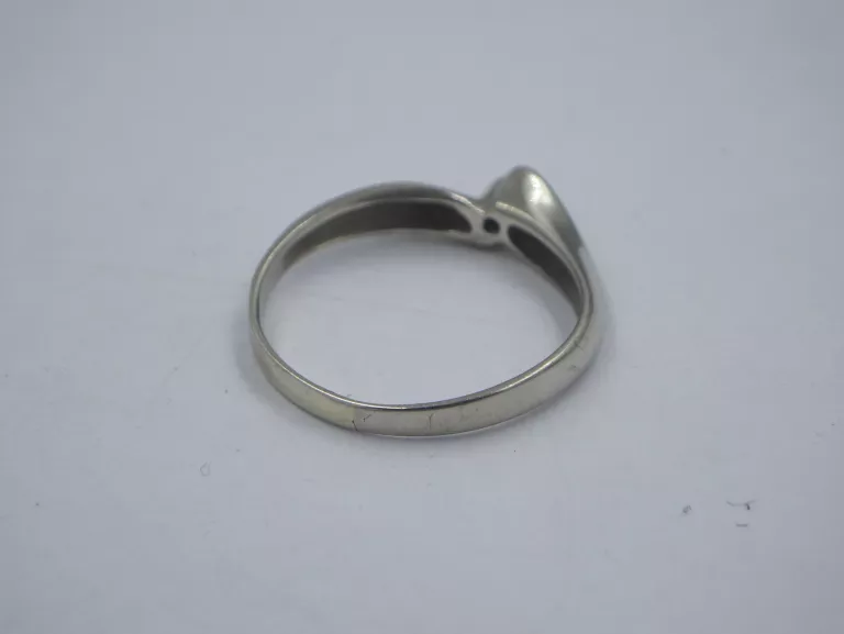 pierscionek-z-czarna-cyrkonia-biale-zloto-585-178g-r13-material-15835-2