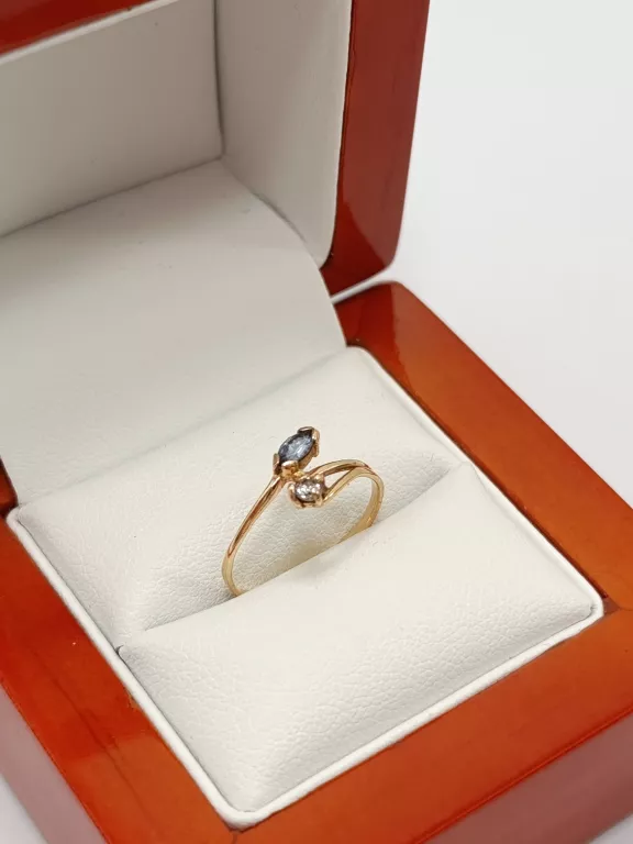 ZŁOTY PIERSCIONEK PR.585 R.8 0,9G