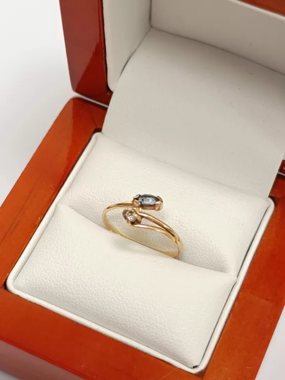 ZŁOTY PIERSCIONEK PR.585 R.8 0,9G