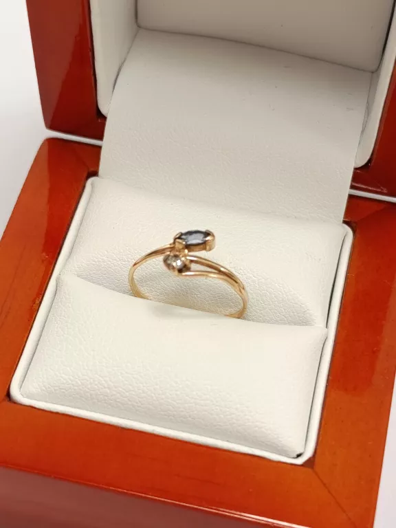 ZŁOTY PIERSCIONEK PR.585 R.8 0,9G