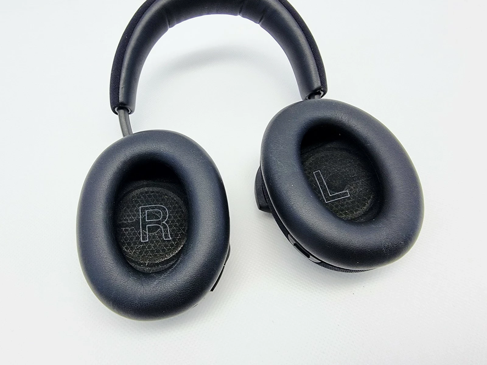 sluchawki-bezprzewodowe-bowers-and-wilkins-px7-carbon-edition-model-item99681