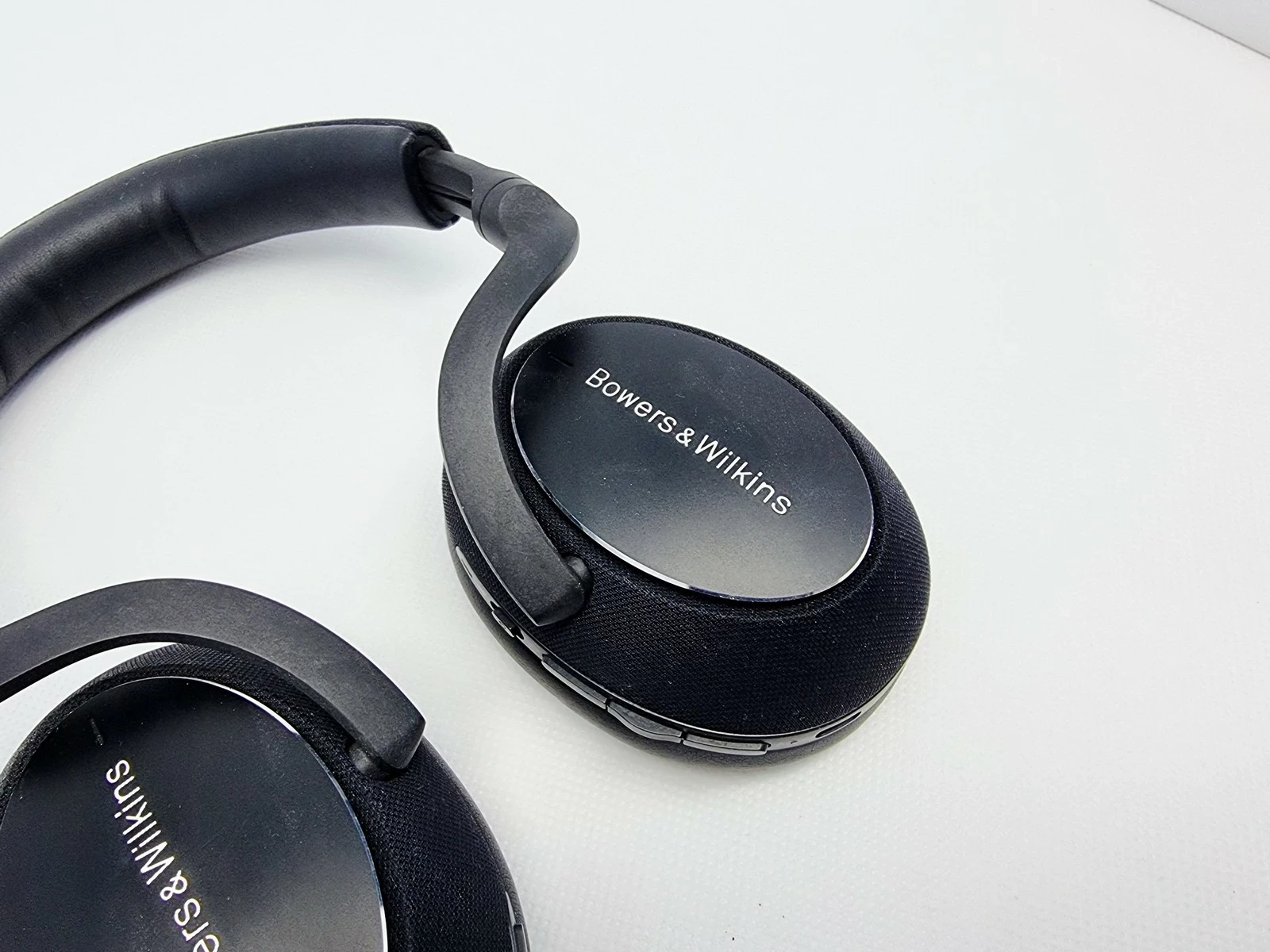 sluchawki-bezprzewodowe-bowers-and-wilkins-px7-carbon-edition-mikrofon-203689-217781