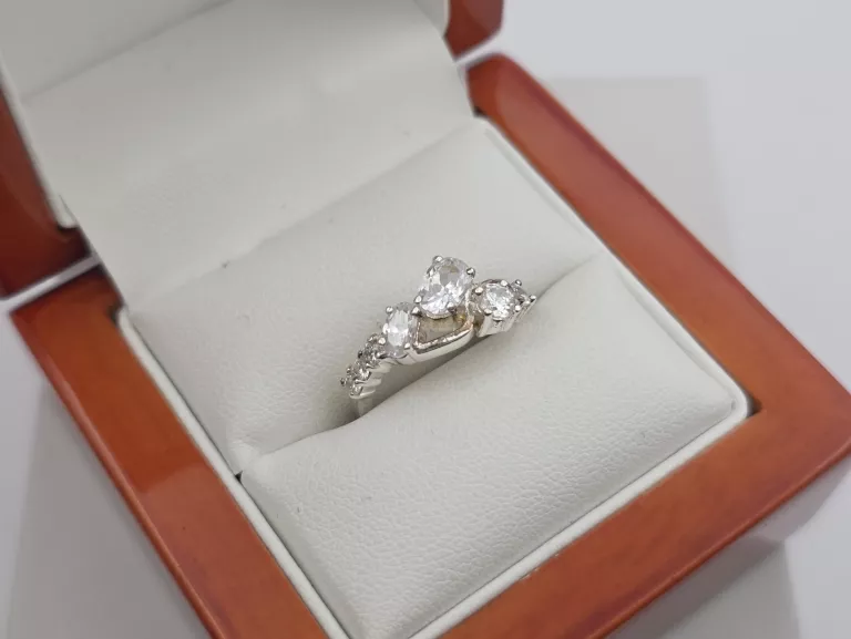 SREBRNY PIERŚCIONEK - 925 R.11 2,87G