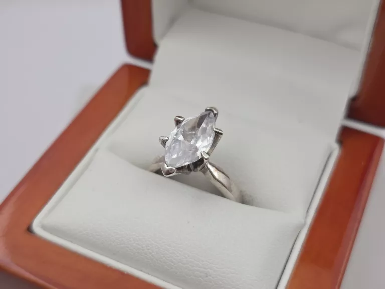 SREBRNY PIERŚCIONEK - 925 R.10 4,25G