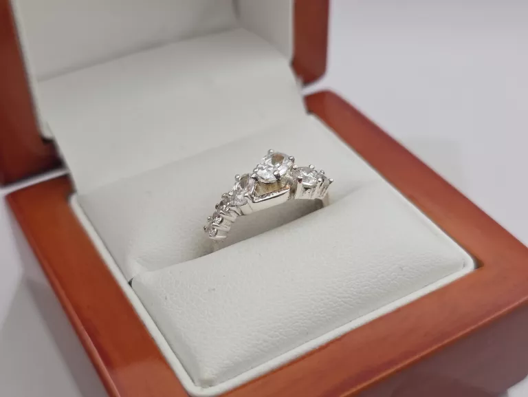 SREBRNY PIERŚCIONEK - 925 R.11 2,87G