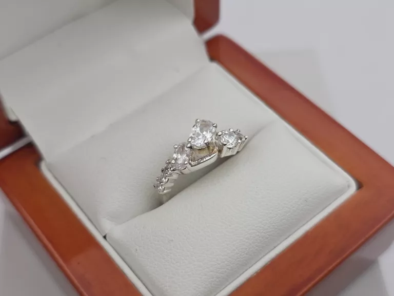 SREBRNY PIERŚCIONEK - 925 R.11 2,87G