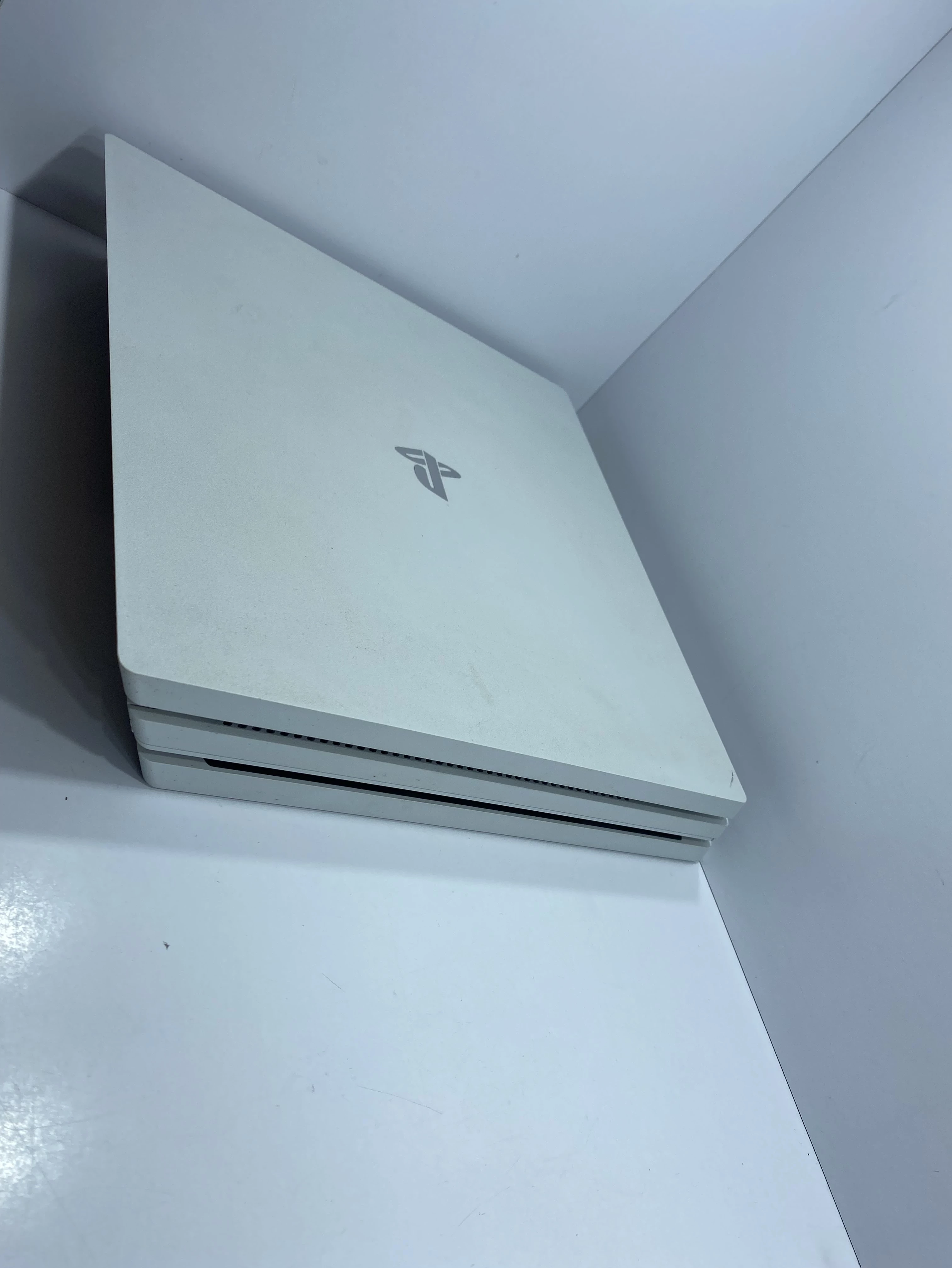 konsola-sony-playstation-4-pro-1-tb-biala-2-pady-kod-producenta-711719347774