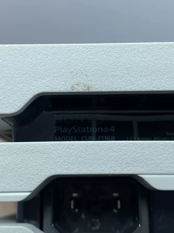 KONSOLA SONY PLAYSTATION 4 PRO 1 TB BIAŁA + 2 PADY