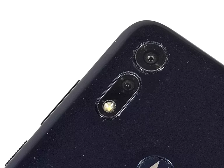 motorola-moto-e6s-stan-11323-2