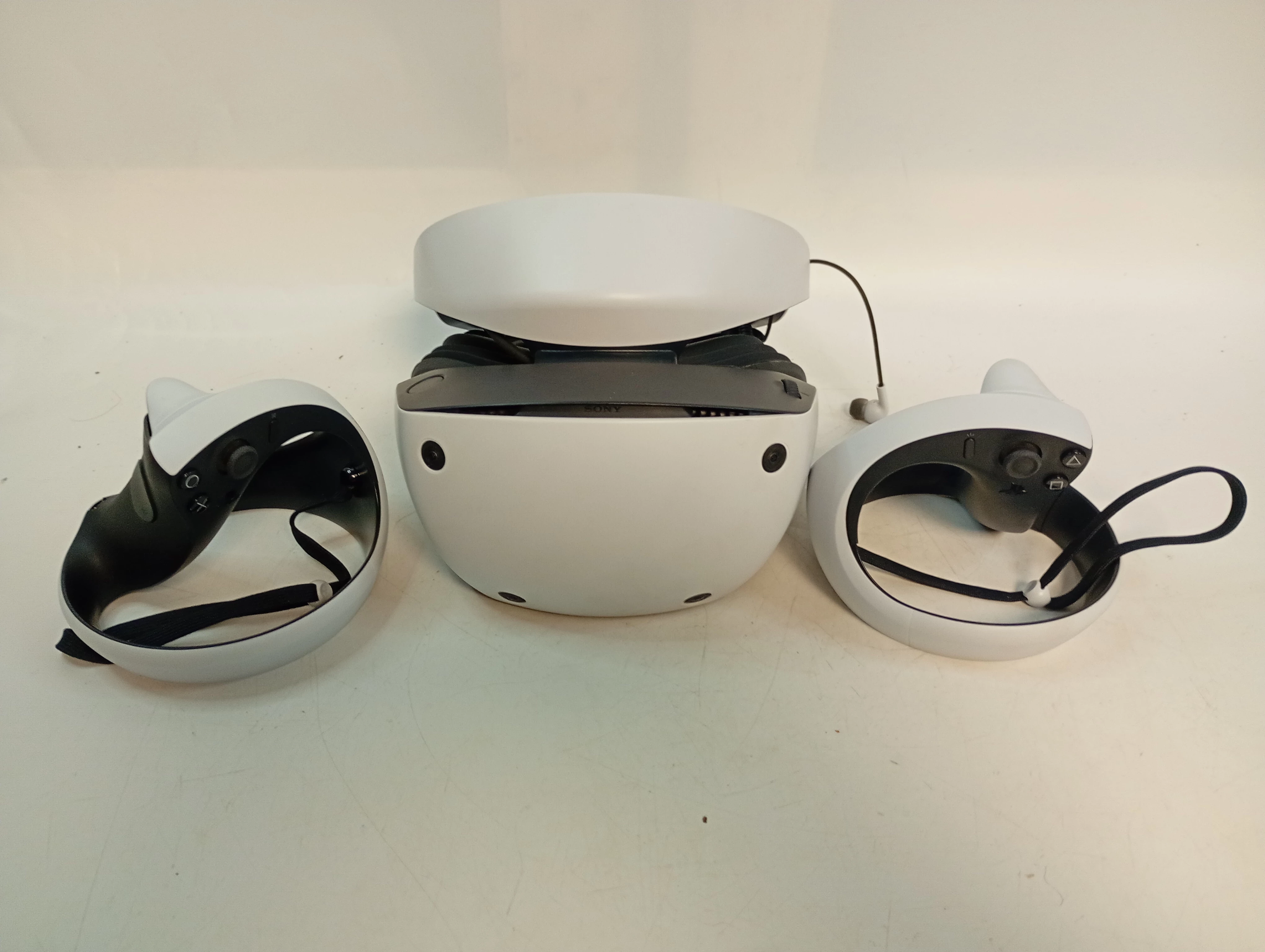 gogle-wirtualnej-rzeczywistosci-playstation-vr2-bialo-czarny-plac-daszynskiego-5-czestochowa-sj