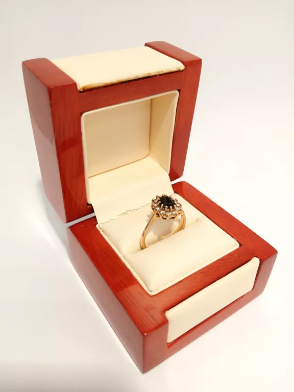 ZŁOTY PIERŚCIONEK Z CZARNYM OCZKIEM PRÓBA 585