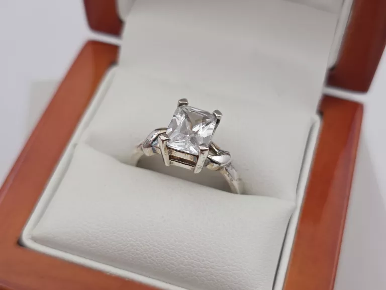 SREBRNY PIERŚCIONEK - 925 R.16 4,59G