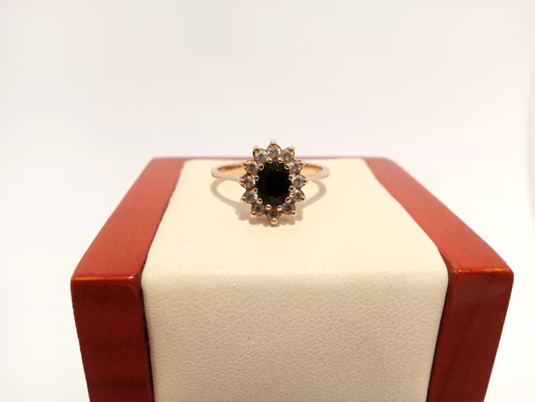 ZŁOTY PIERŚCIONEK Z CZARNYM OCZKIEM PRÓBA 585