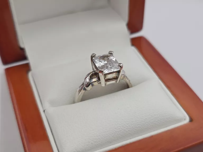 SREBRNY PIERŚCIONEK - 925 R.16 4,59G